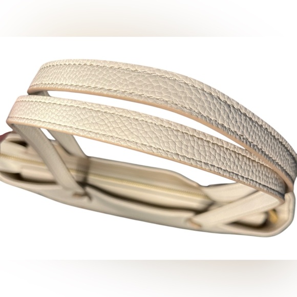 Nanette Lepore Cream Tote Bag. Comes w/ an Unbranded dust bag 💜 - Picture 5 of 8